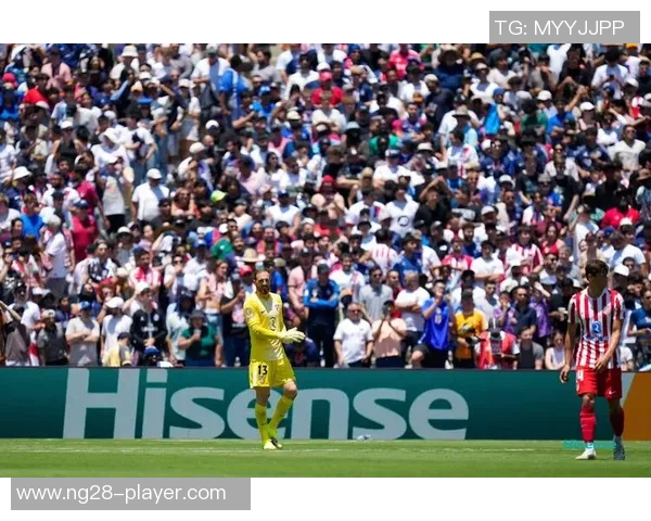 世界杯惊现冷门巴萨以三球完胜马竞赛场争议判罚引发热议